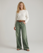 Damenjeans mit weitem Bein und Waschung