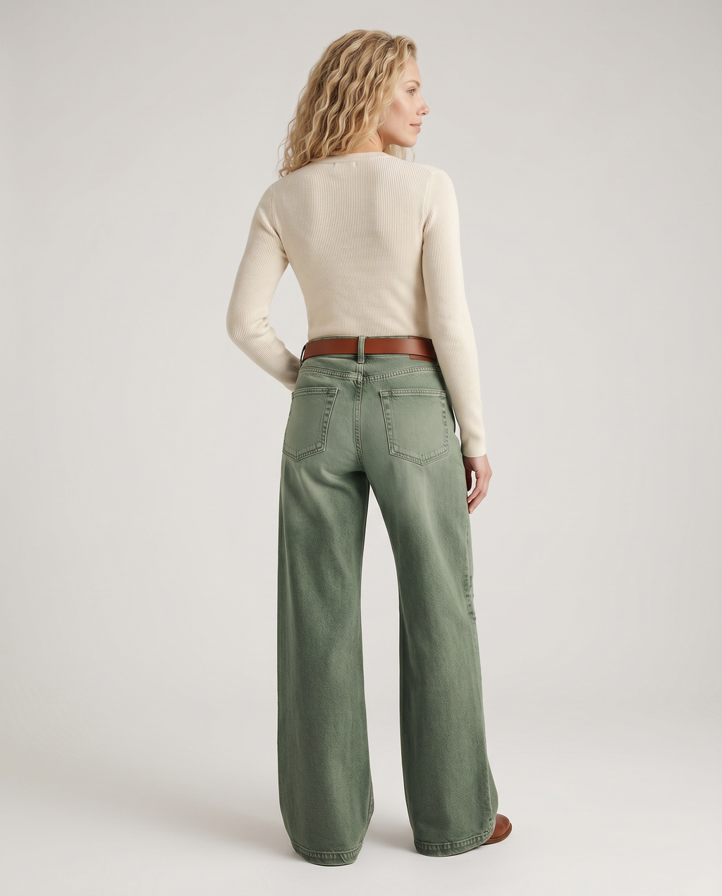Damenjeans mit weitem Bein und Waschung