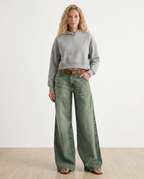 Damenjeans mit weitem Bein und Waschung