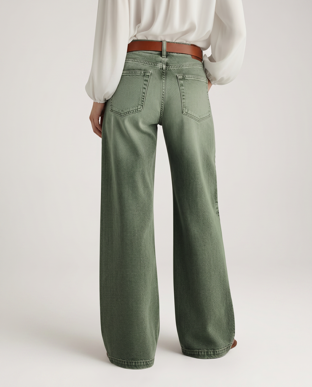 Damenjeans mit weitem Bein und Waschung
