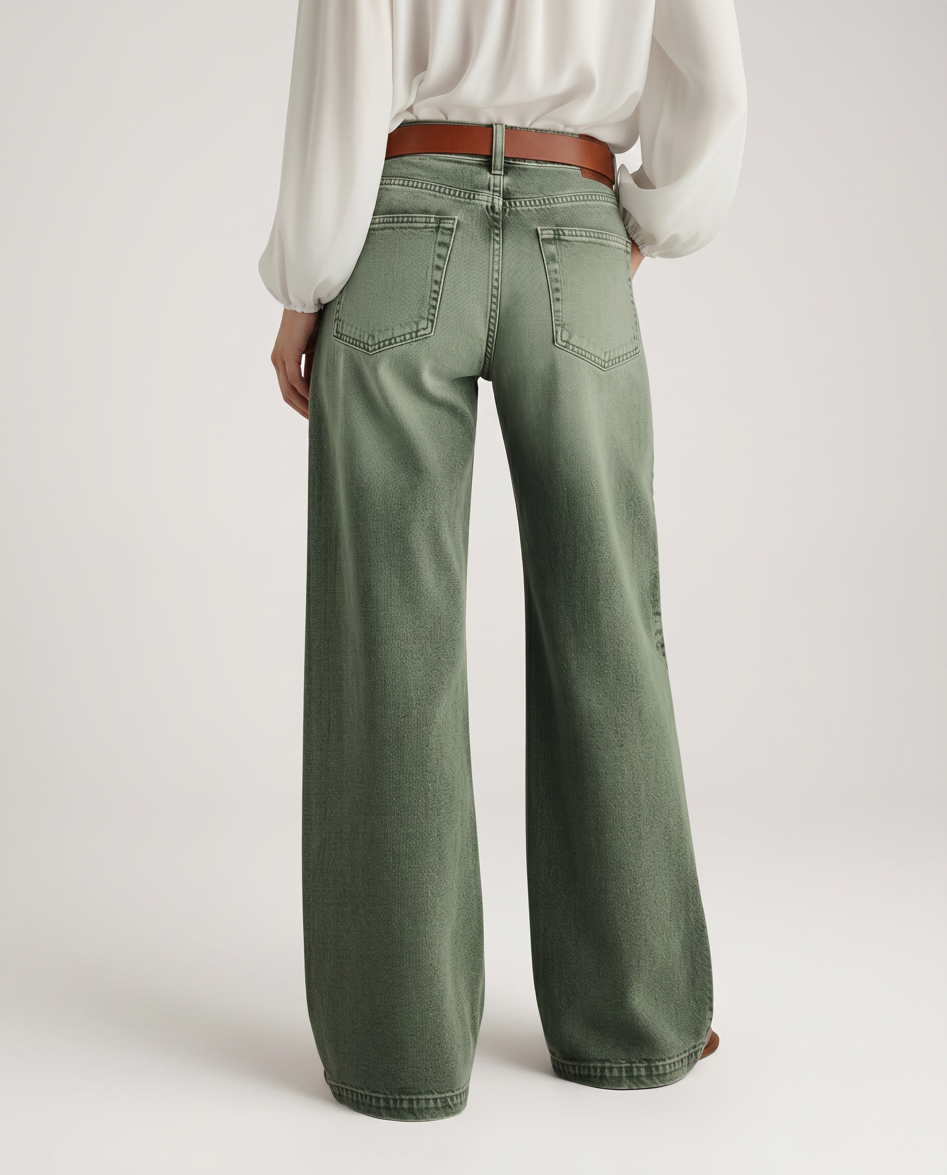Damenjeans mit weitem Bein und Waschung