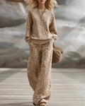 Completo da donna con pantaloni a gamba larga con stampa leopardata