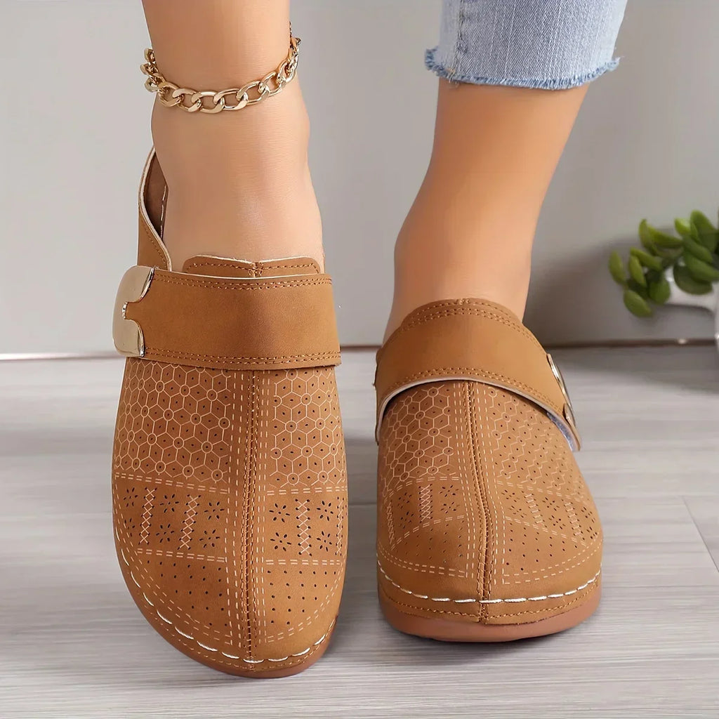 Zoccoli da donna slip-on con fibbia traforata