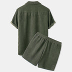 Herresæt med tekstureret skjorte med knapper foran og shorts
