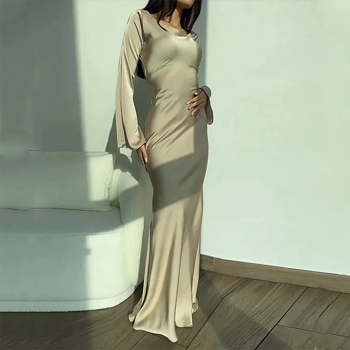 Damen elegantes Maxikleid mit schlanker Passform und fließender Silhouette