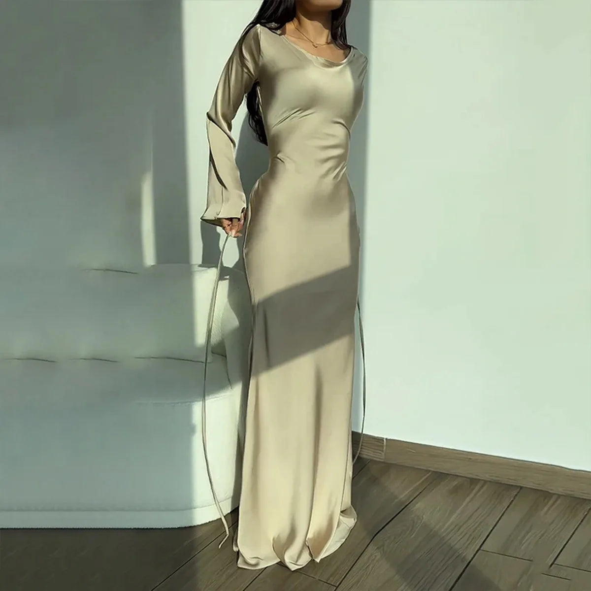 Women Elegant Maxi Dress with Sleek Fit and Flowing Silhouette Design