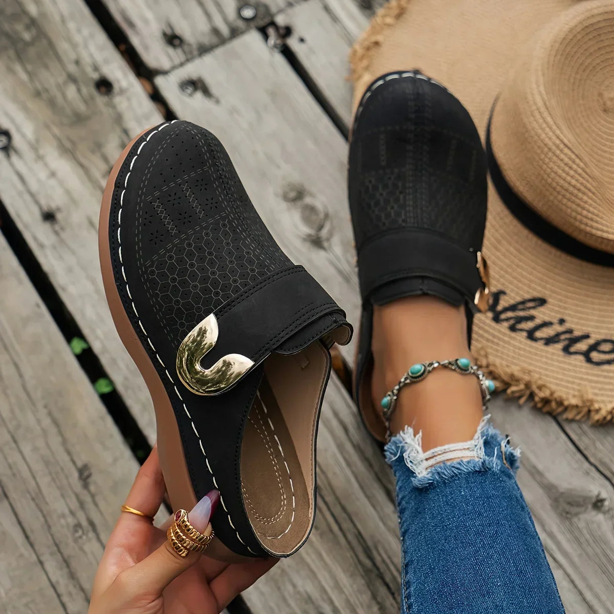 Zoccoli da donna slip-on con fibbia traforata