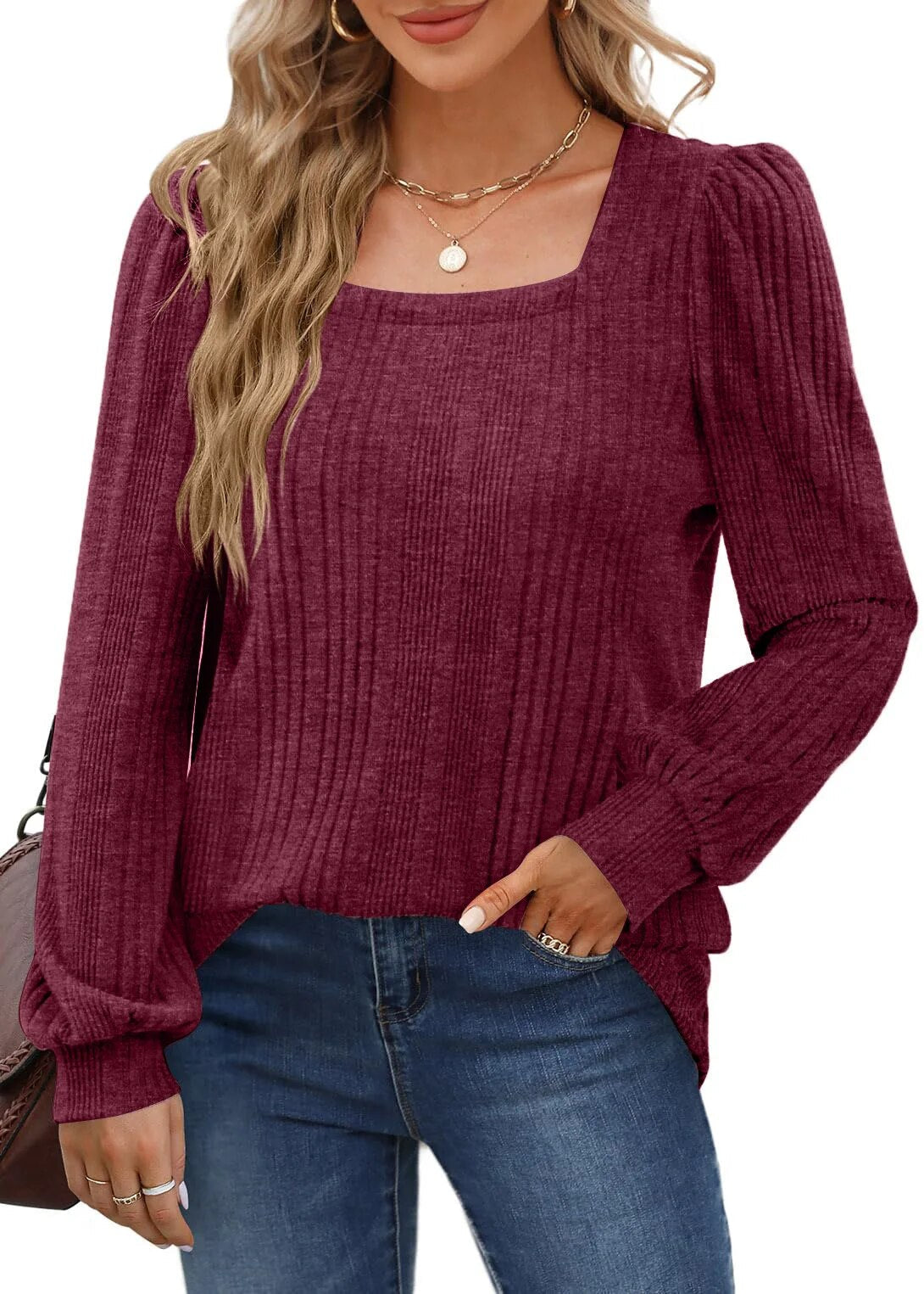 Ribstrikket sweater til kvinder med firkantet halsudskæring
