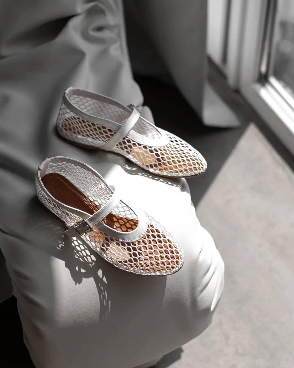 Damskie płaskie buty Mary Jane z siateczki