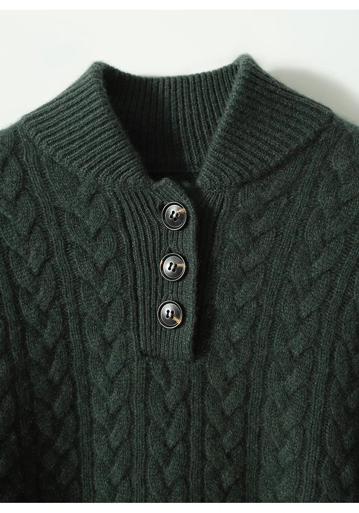 Kvinders kabelstrikkede sweater med knaplukning i halsen