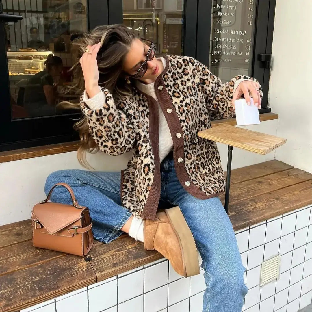 Cardigan da donna con stampa leopardata e bottoni