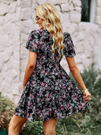 Florales Kurzarmkleid für Damen mit fließendem Schnitt und V-Ausschnitt für alltägliche Eleganz