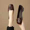Mocassins plats pour femmes à bout carré et motif géométrique distinctif