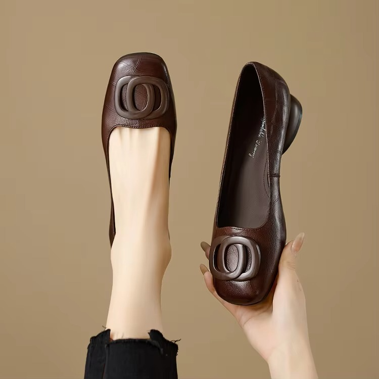 Mocassins plats pour femmes à bout carré et motif géométrique distinctif