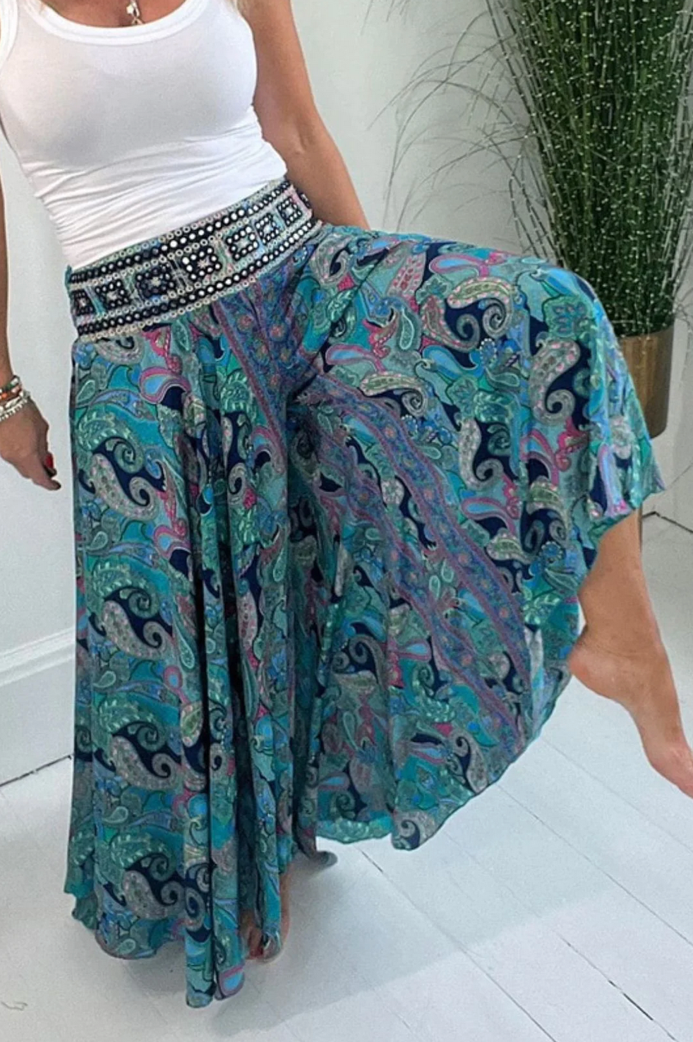 Damenweite Paisley-Hose mit elastischem Bund für den Sommer