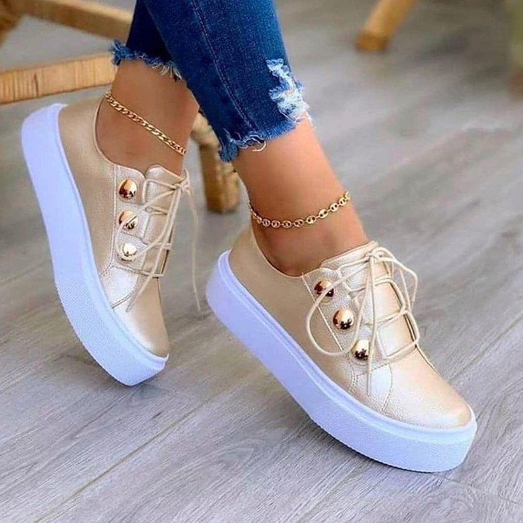 Damen Plateau-Sneaker mit Schnürung und metallischen Knopfakzenten