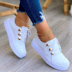 Damen Plateau-Sneaker mit Schnürung und metallischen Knopfakzenten