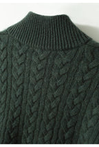 Kvinders kabelstrikkede sweater med knaplukning i halsen