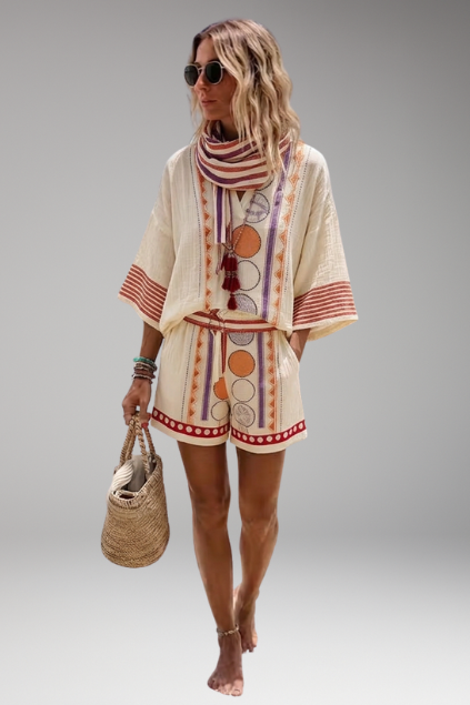 Ensemble pour femme avec haut imprimé à col en V et short