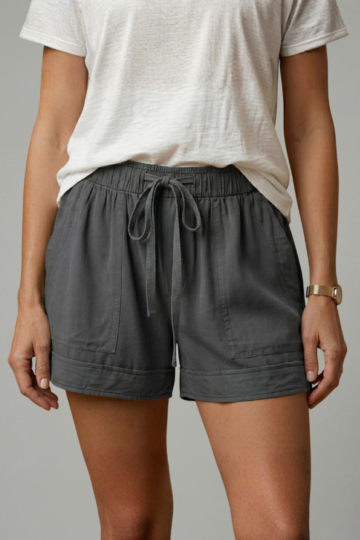 Short femme à poches et cordon de serrage
