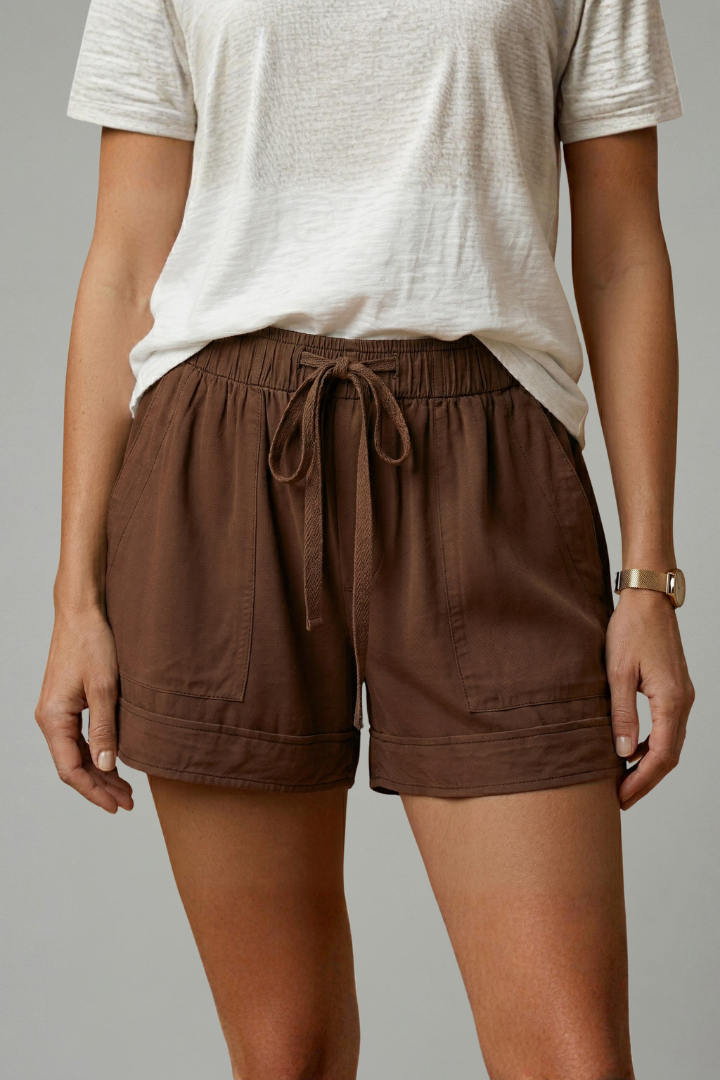 Short femme à poches et cordon de serrage