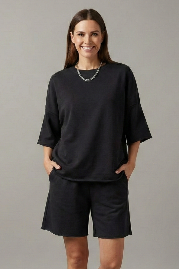 Ensemble décontracté pour femme composé d’un t-shirt et d’un short