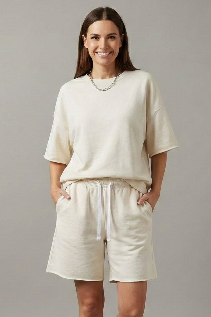 Ensemble décontracté pour femme composé d’un t-shirt et d’un short