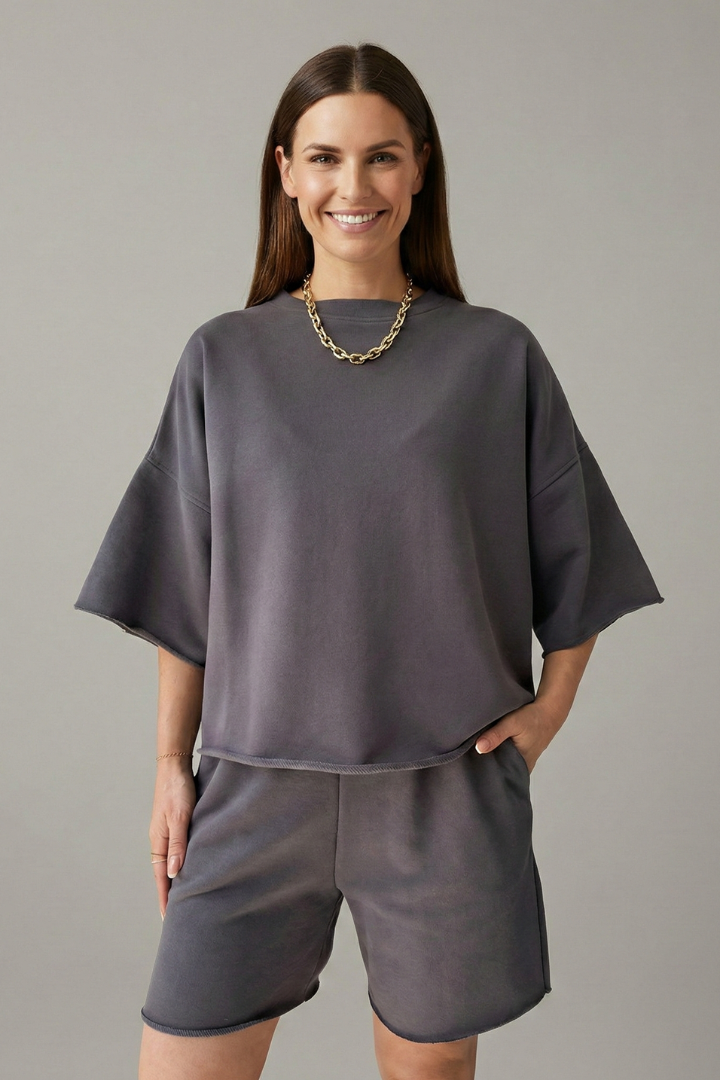 Ensemble décontracté pour femme composé d’un t-shirt et d’un short