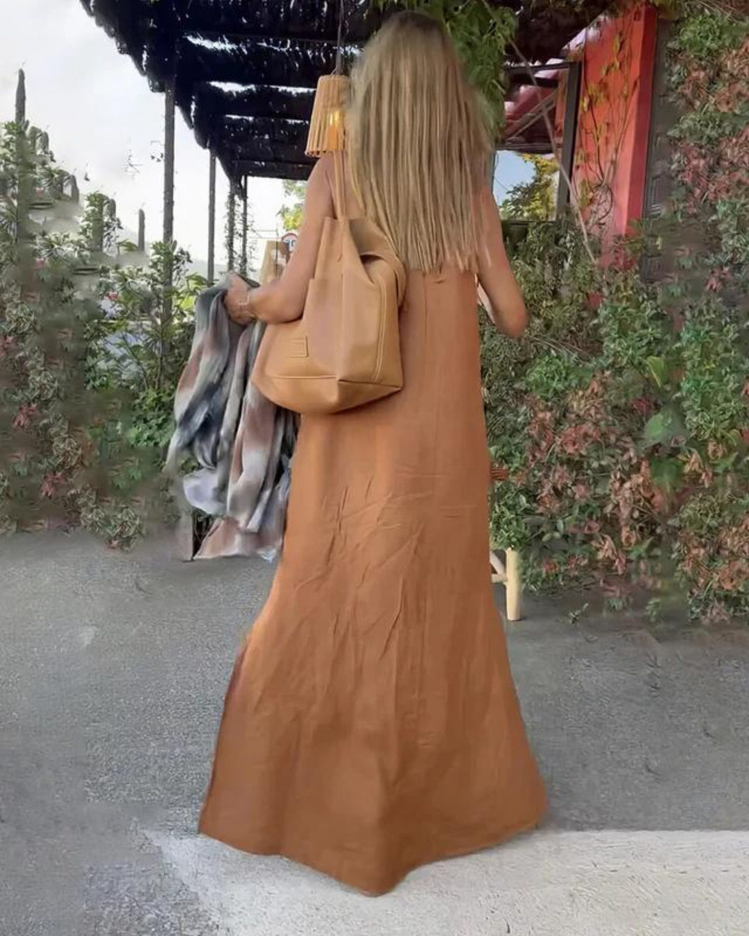 Damen-Maxikleid mit Neckholder-Ausschnitt