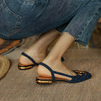 Damskor med spänne och rem över hälen, utan klack