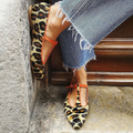 Ballerine da donna con cinturino a T e stampa leopardata