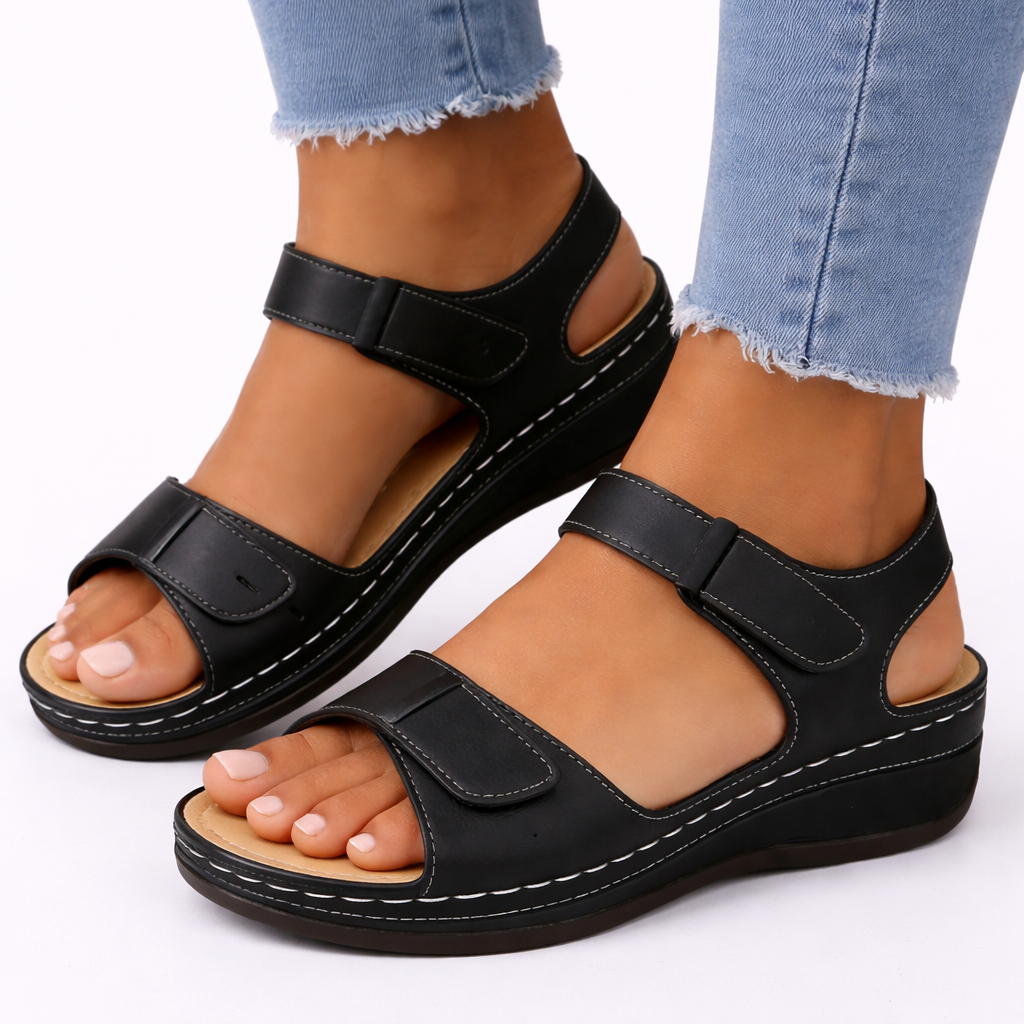 Sandales compensées confortables triple ajustement pour femme avec semelle rembourrée et bout ouvert