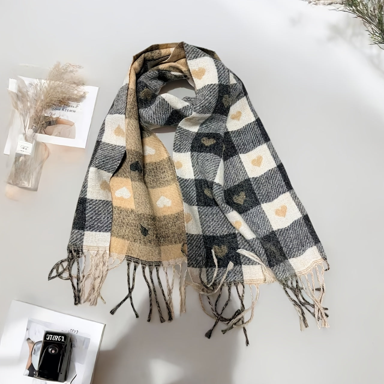 Karierter Winterschal für Damen mit Herzmotiv und Fransen