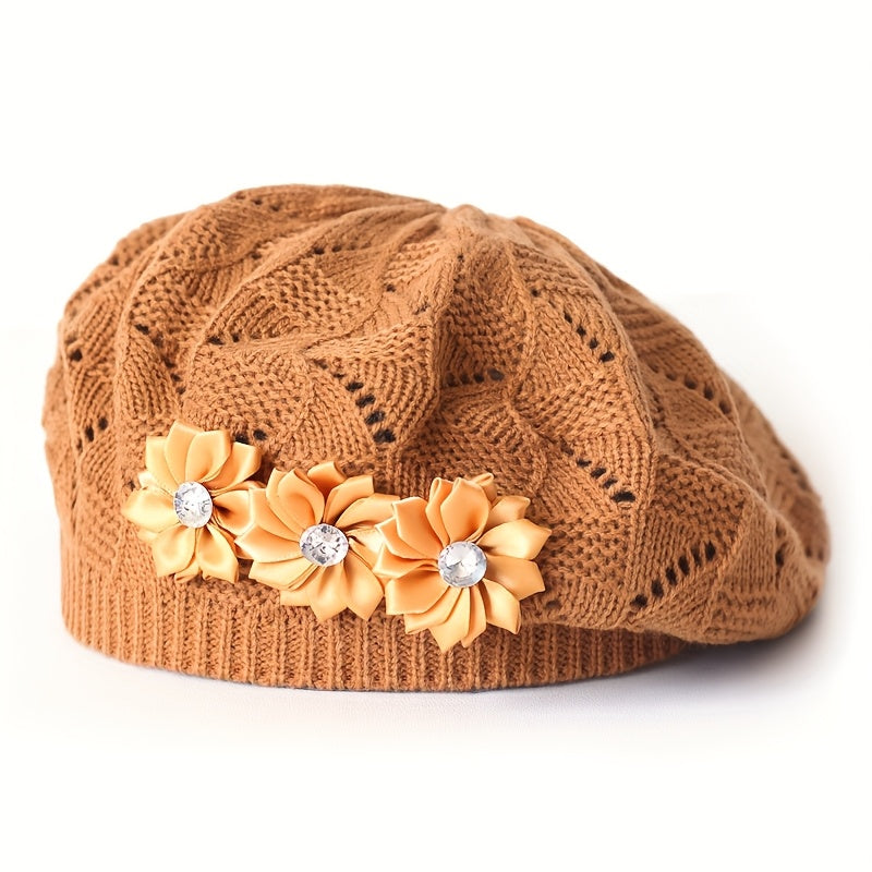 Damen-Strickbarett mit Blumenverzierung