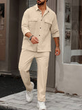 Herren passendes Hemd- und Hosenset mit lockerem Schnitt für modernen Stil