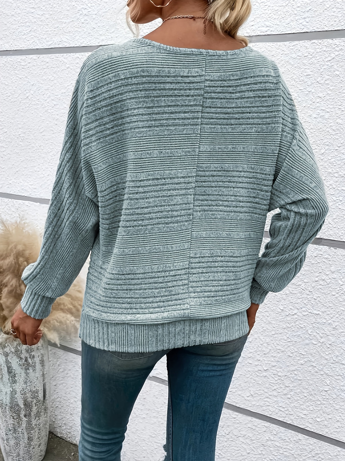 Ribstrikket pullover til kvinder med kvart lynlås