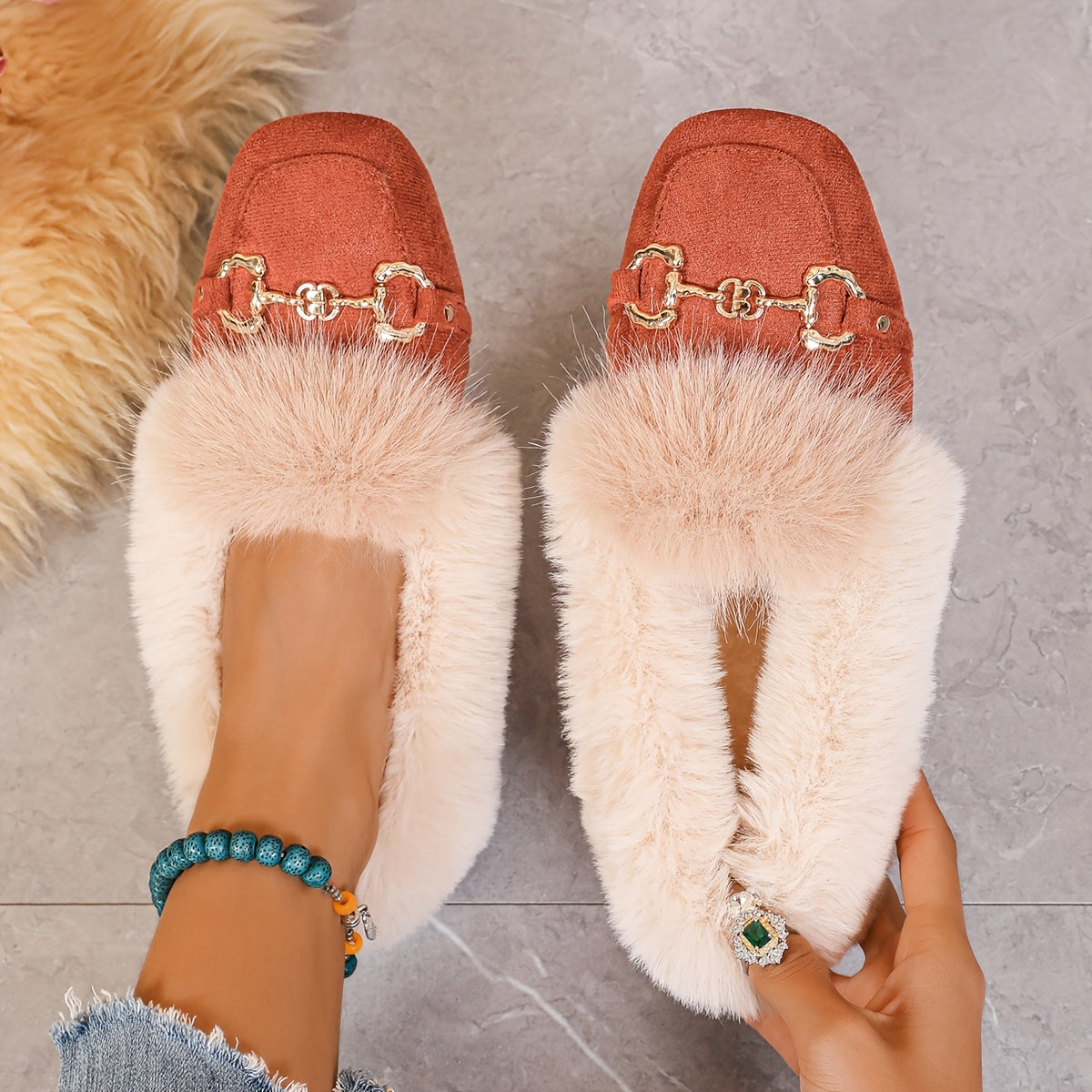 Mules chaussons pour femme bordés de fausse fourrure