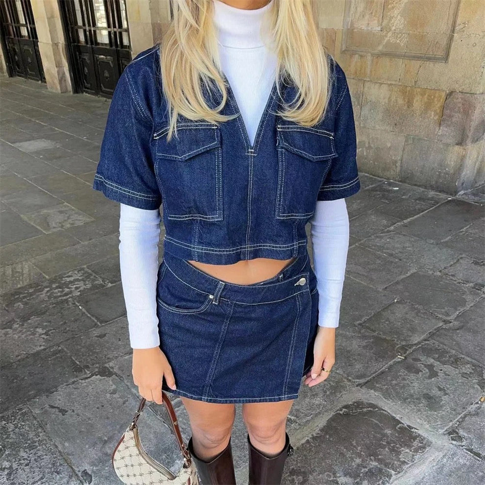 Sæt med denim-croptop og skort til kvinder