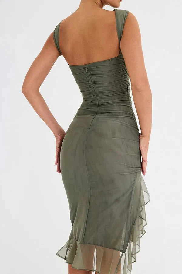 Damen Midikleid mit Raffung, Rüschensaum und ärmelloser, figurbetonter Passform