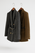 Damenblazer mit zweireihiger Knopfleiste und Gürtel
