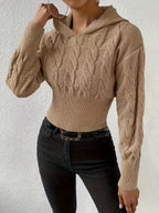 Damestrikket sweater med kabelmønster, hætte og ribkant