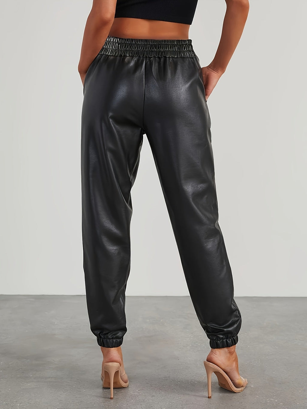 Pantalones jogger elegantes de cuero sintético para mujer