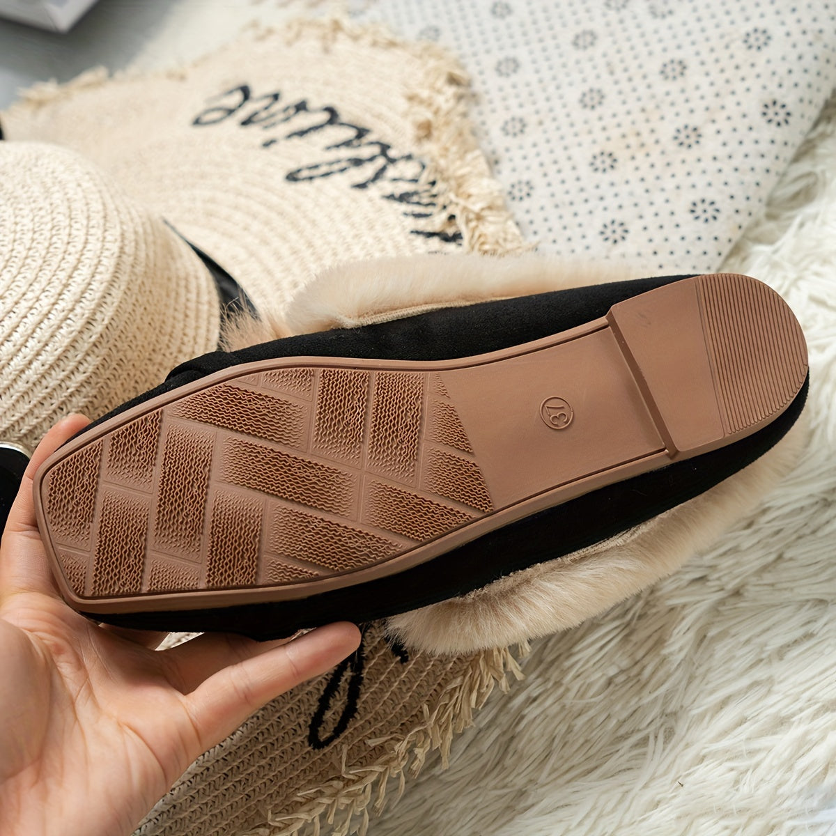 Mules chaussons pour femme bordés de fausse fourrure