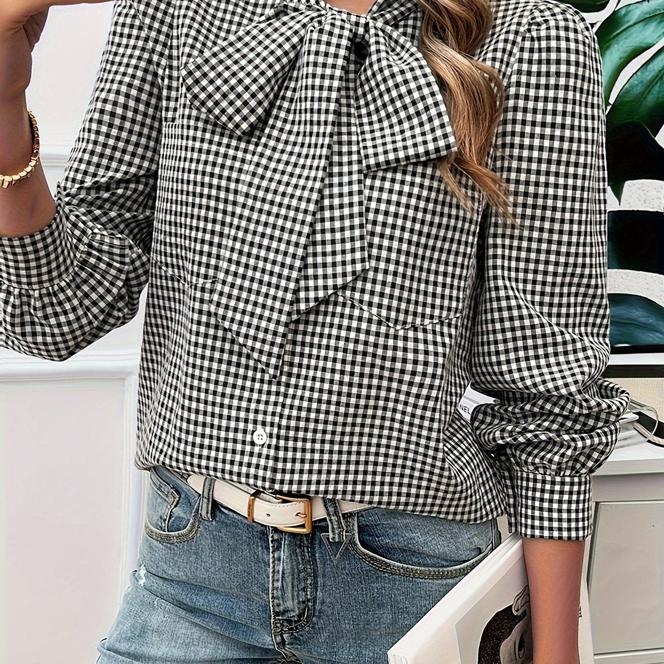 Damernas gingham-blus med rosett i halsen och lång ärm
