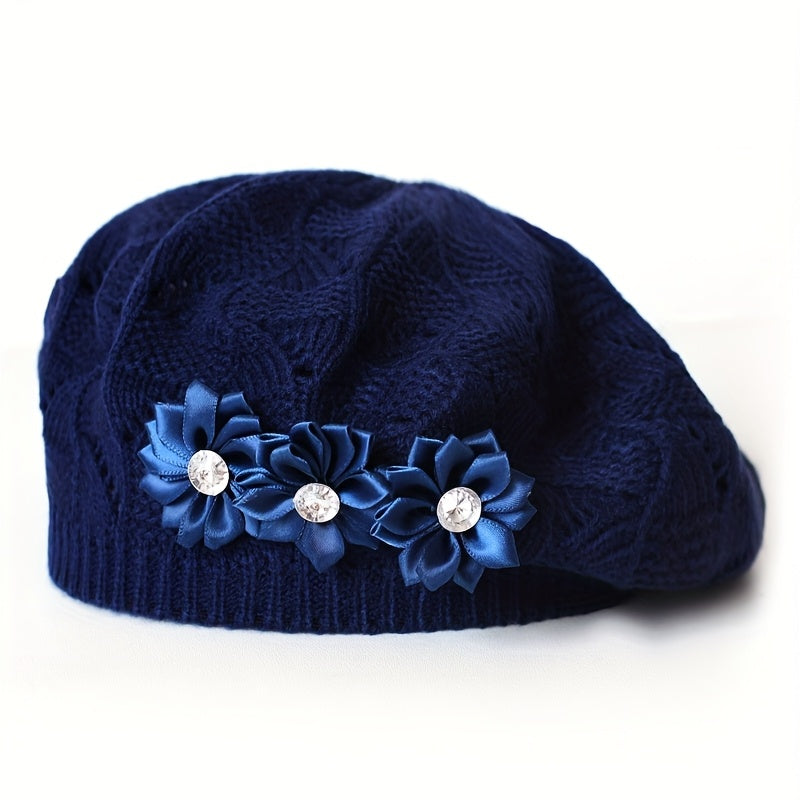 Damen-Strickbarett mit Blumenverzierung