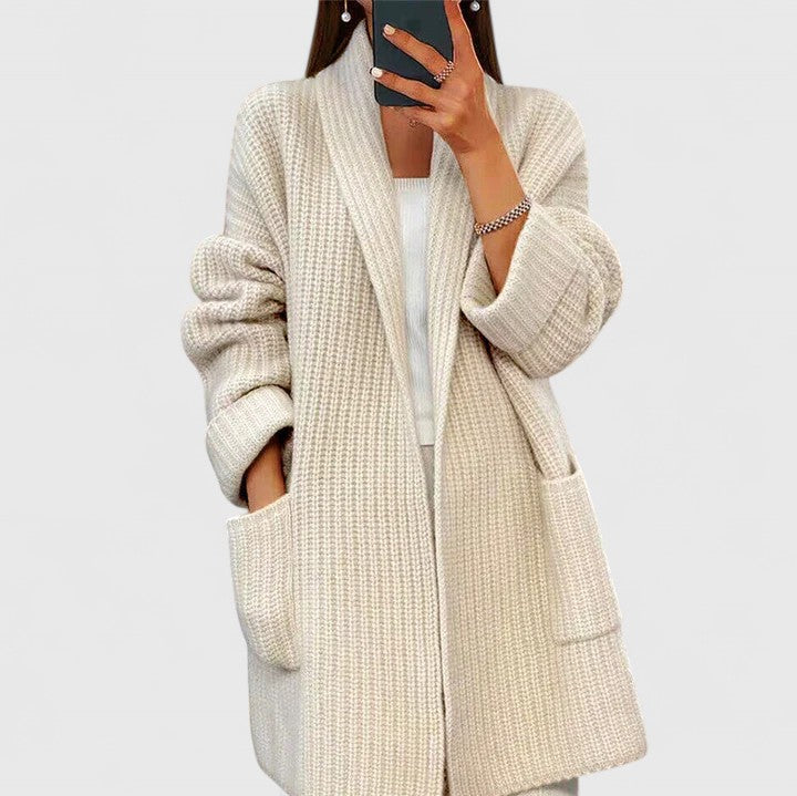 Cappotto lungo strutturato da donna aperto sul davanti