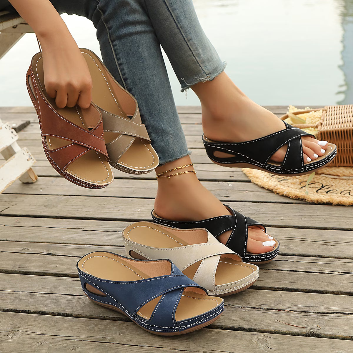 Bequeme Keilsandalen für Damen mit gekreuzten Riemen