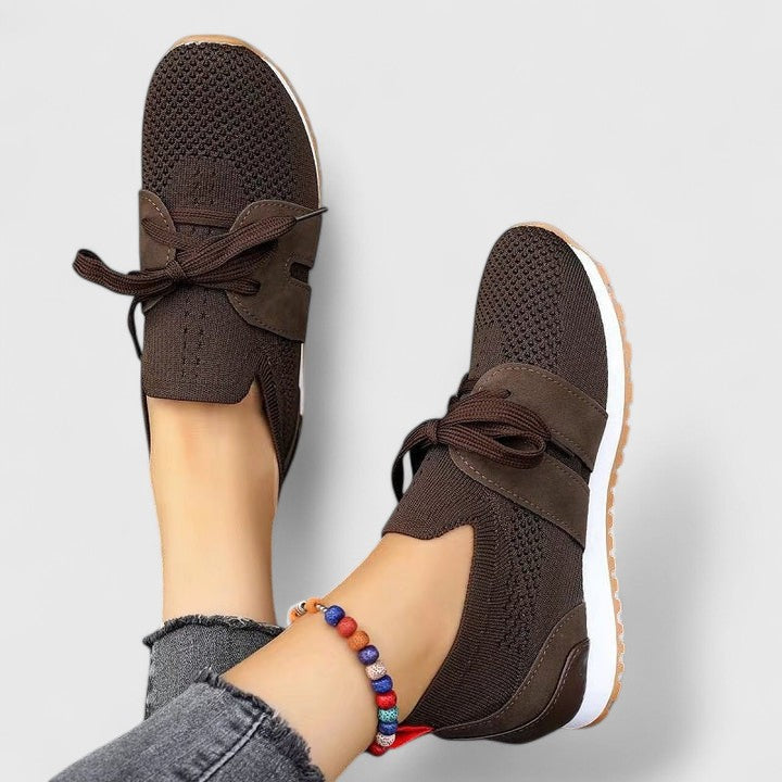 Damestrikkede sneakers med sløjfe til gåture