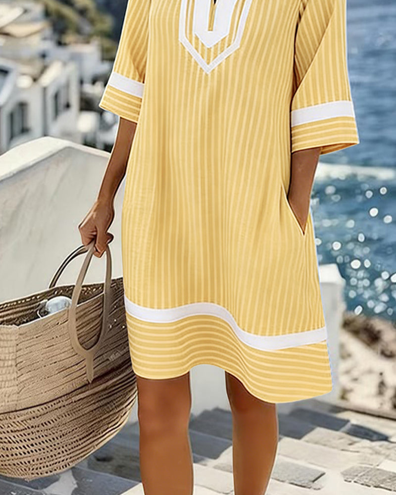 Vestito a tunica da donna a righe con scollo a V