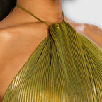 Damen Plissiertes Neckholder-Abendkleid mit hohem Schlitz für elegante Anlässe